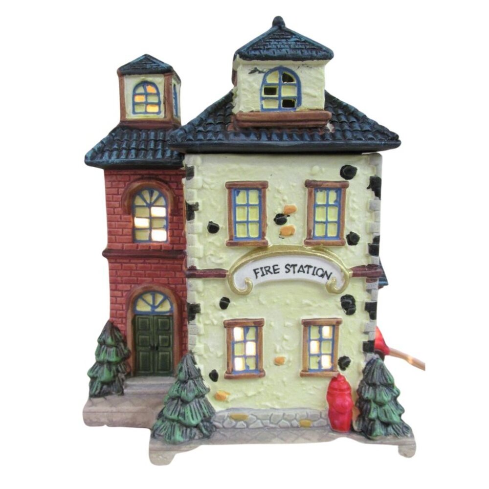 Christmas Town Village FIRE STATION Ceramic Oil Tart Melt Warmer
